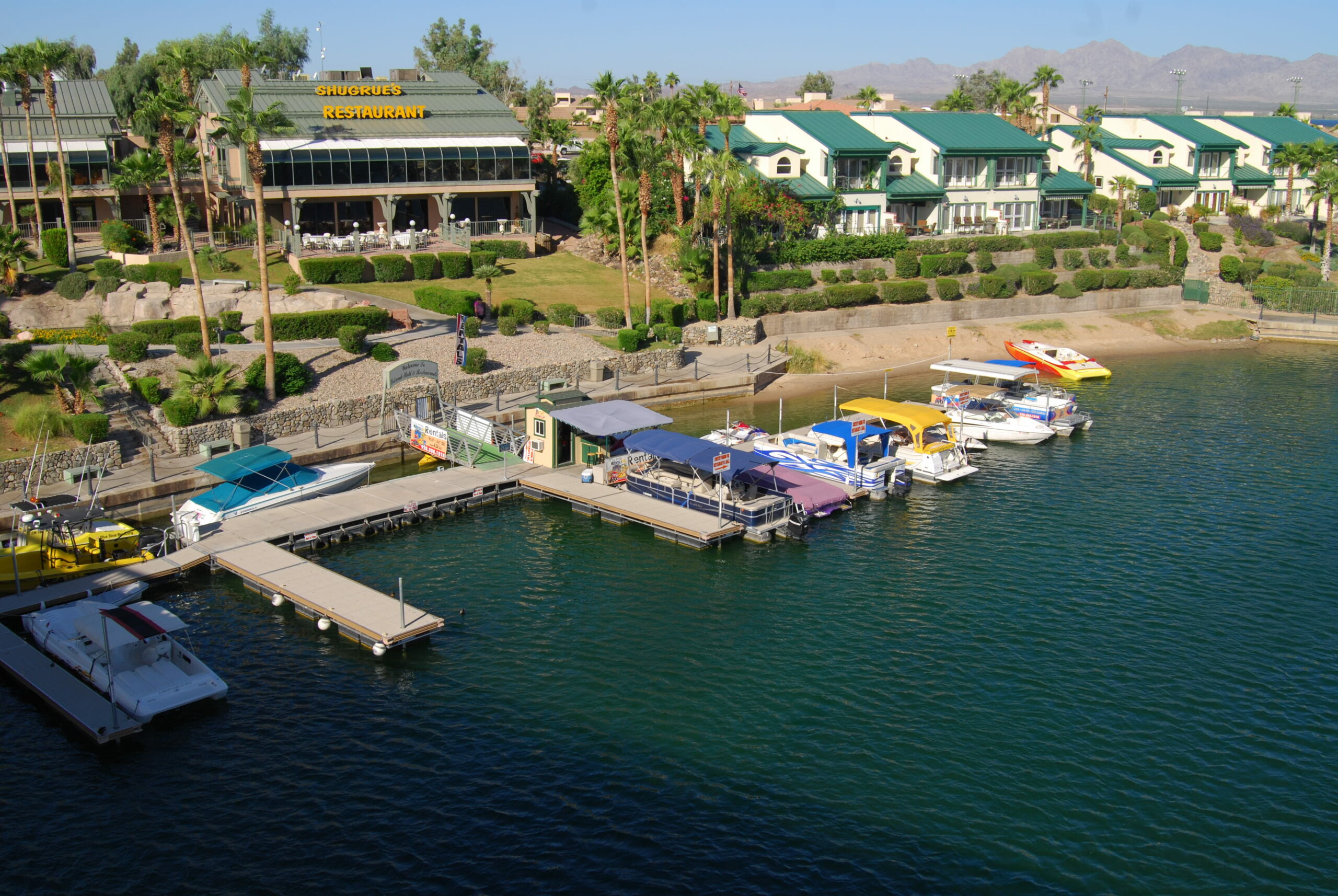 Overview of a marina with Titan Deck marine decking on dock.