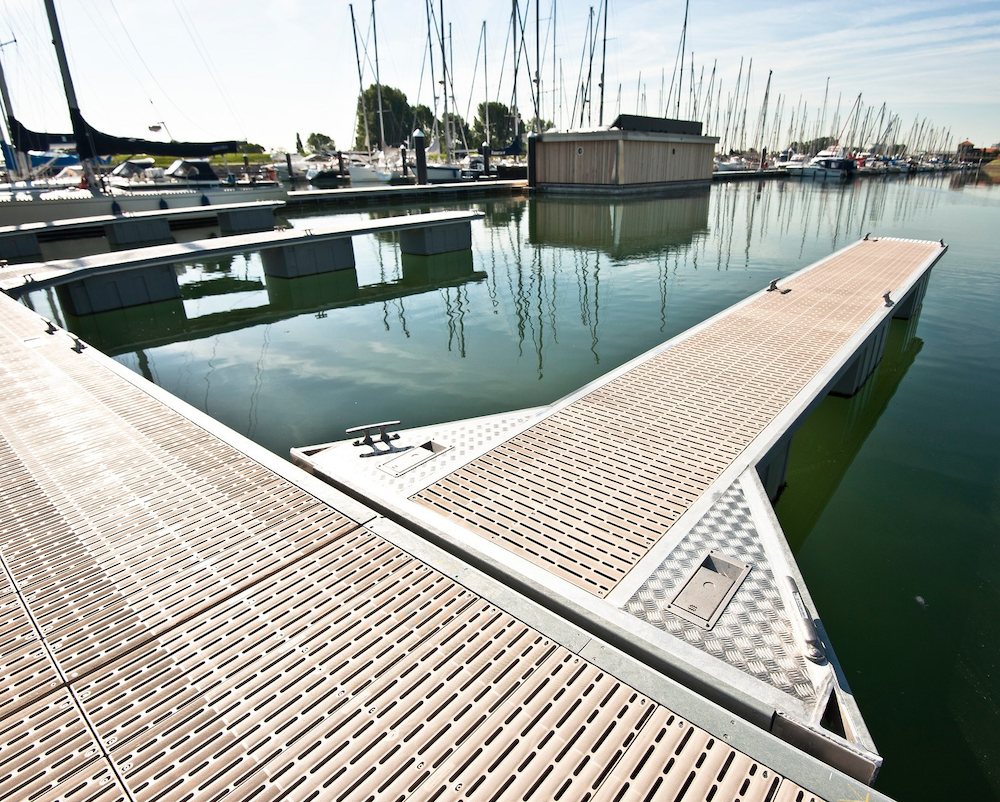 This marina has numerous boats docked. The dock is made from Titan Deck’s polypropylene decking. 
